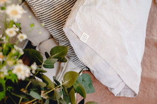 WHY DOES EVERYONE NEED LINEN PILLOWCASES IN THEIR BEDROOM? - Linen Tales USA 